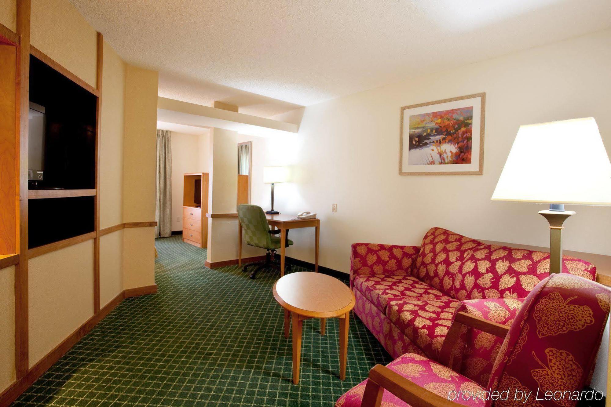 Holiday Inn Express New Orleans East, An Ihg Hotel חדר תמונה